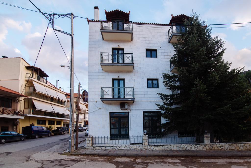 Papastavrou Apartments 卡拉维塔 外观 照片