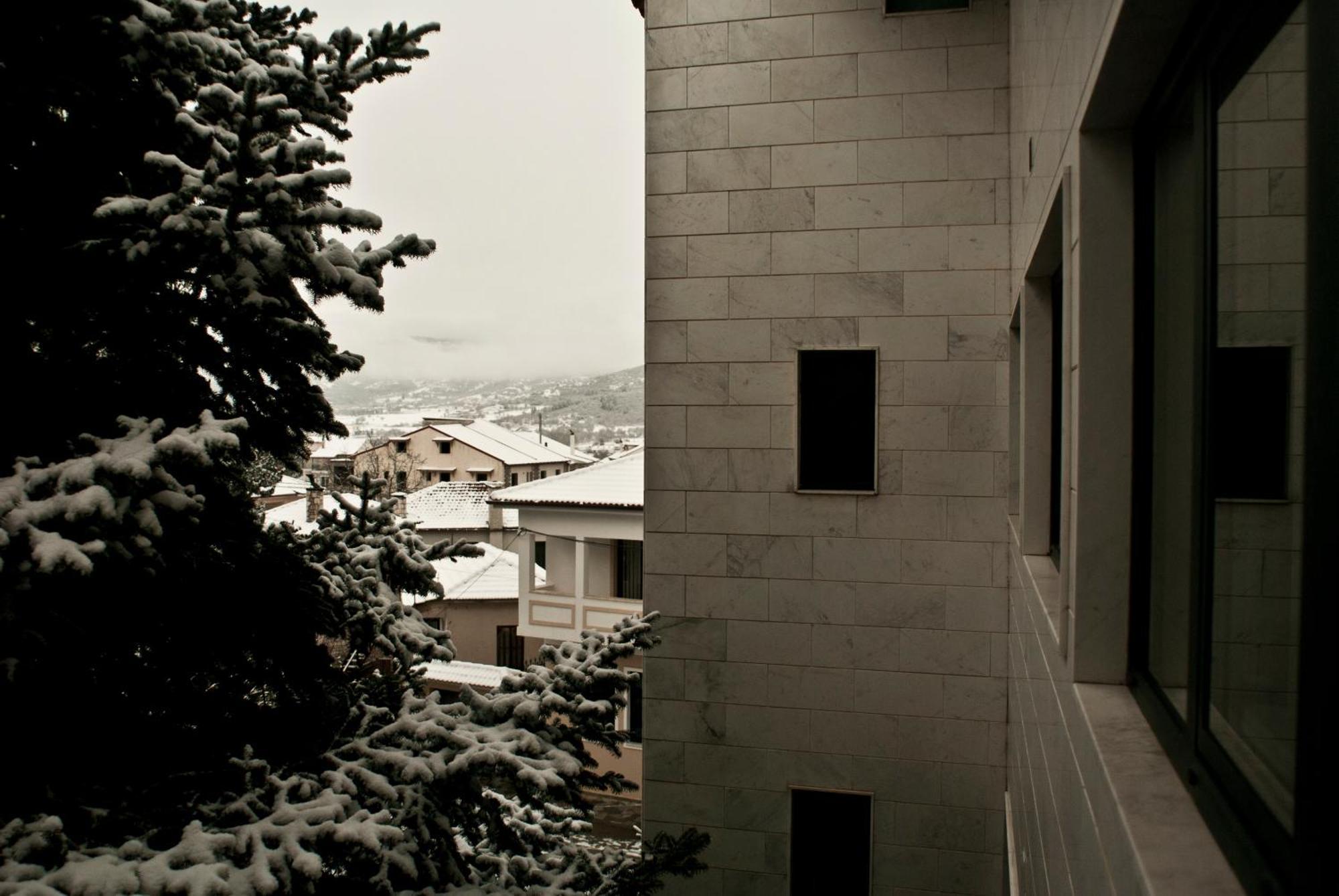 Papastavrou Apartments 卡拉维塔 外观 照片