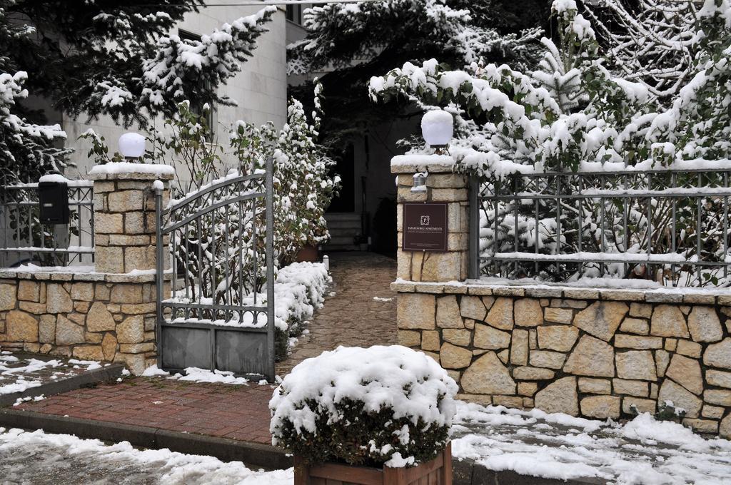 Papastavrou Apartments 卡拉维塔 外观 照片